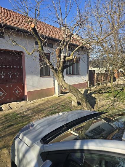 Casa 3 camere in sat Dragoesti comuna Racovita amenajata mobilata utilata pozitie excelenta - 1