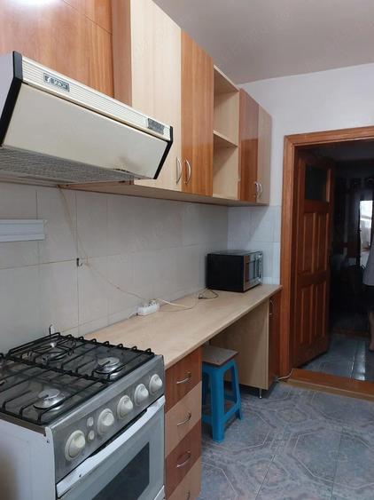 Inchiriez apartament 1 camera decomandat in HUSI Aleea Scolii 8, zona Stadion - 2