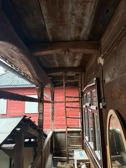 Vand casa traditionala . Din lemn . Relocabila - 2