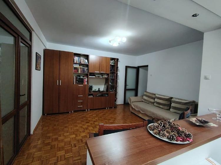 Închiriez apartament 2 camere Piata Sudului - 1