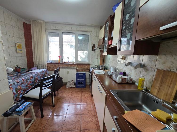 Liviu Rebreanu intersectie 1 Decembrie 1918, langa Auchan Titan, Poarta 4 - 2