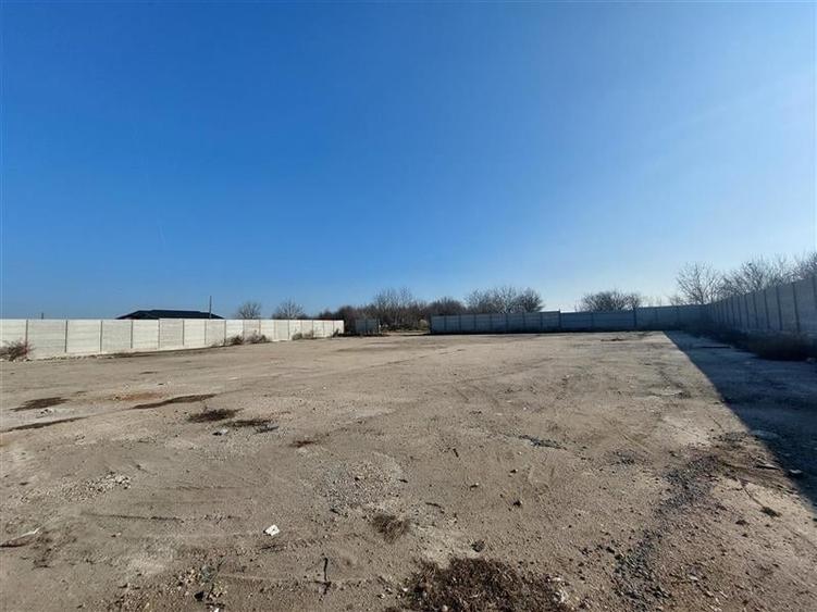 Teren ingradit si betonat, in apropiere de Aeroport - 7