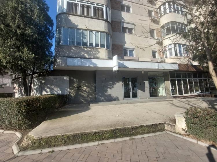 FAR - bd. 1 Mai, spatiu comercial 98 mp. - 1