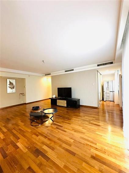 Apartament cu 4 camere decomandat, mobilat în Băneasa