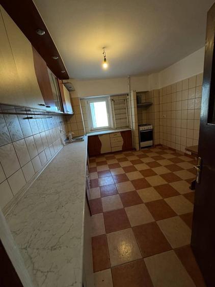 Vand apartament cu 4 camere, 2 bai, bucatarie , living si balcon - 8