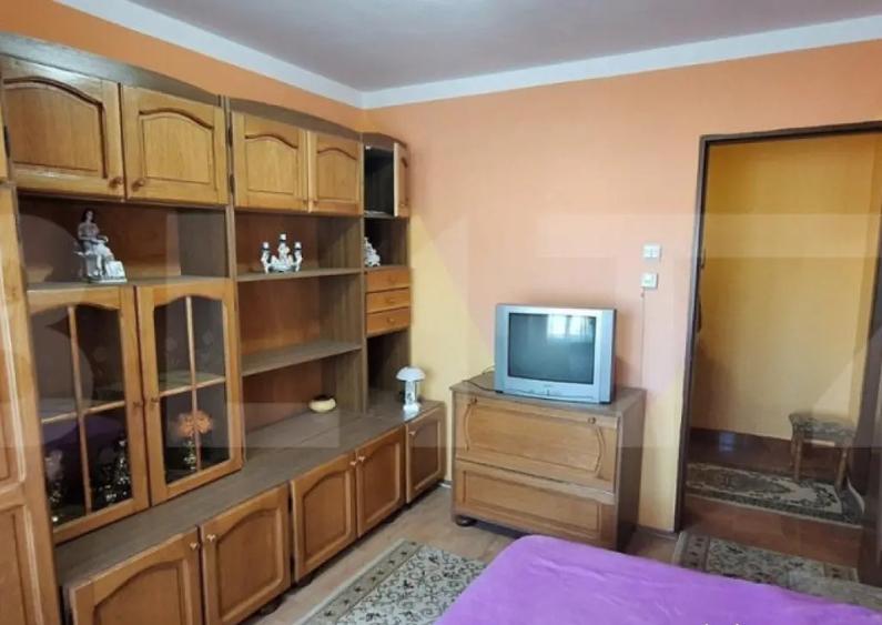 Apartament 2 camere , cu 2 balcoane ?i pivni?a , zona Micr - 10