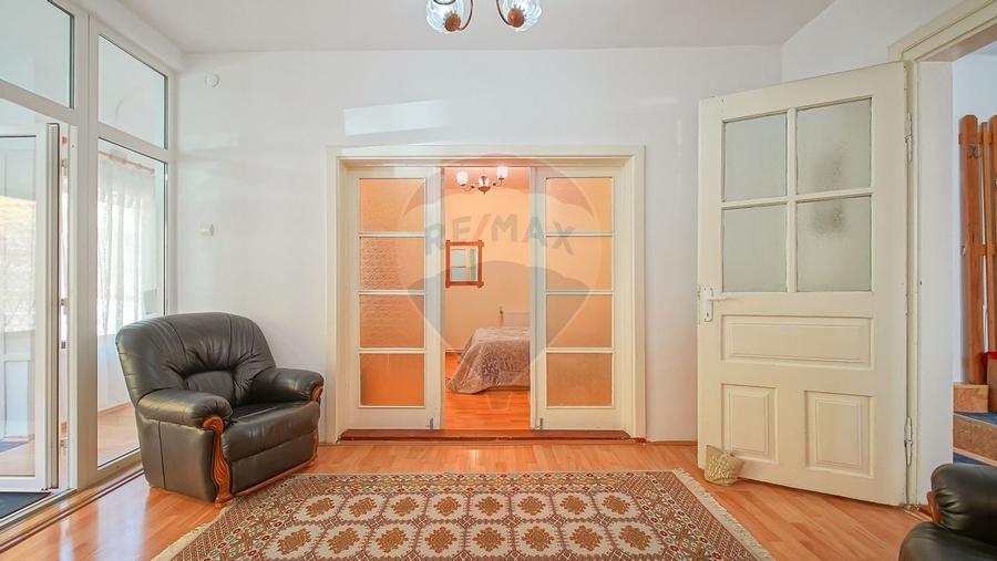 Vilă cu farmec istoric în Bușteni, pensiune sau locuință de vacanță! - 3