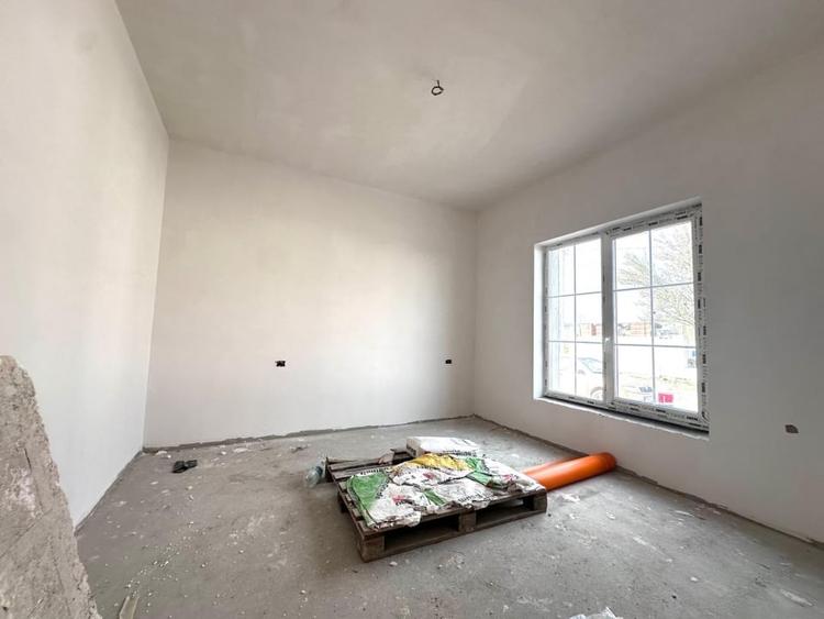 Duplex 4 camere despartit prin garaj - Mosnita Noua in zona foarte buna - 3