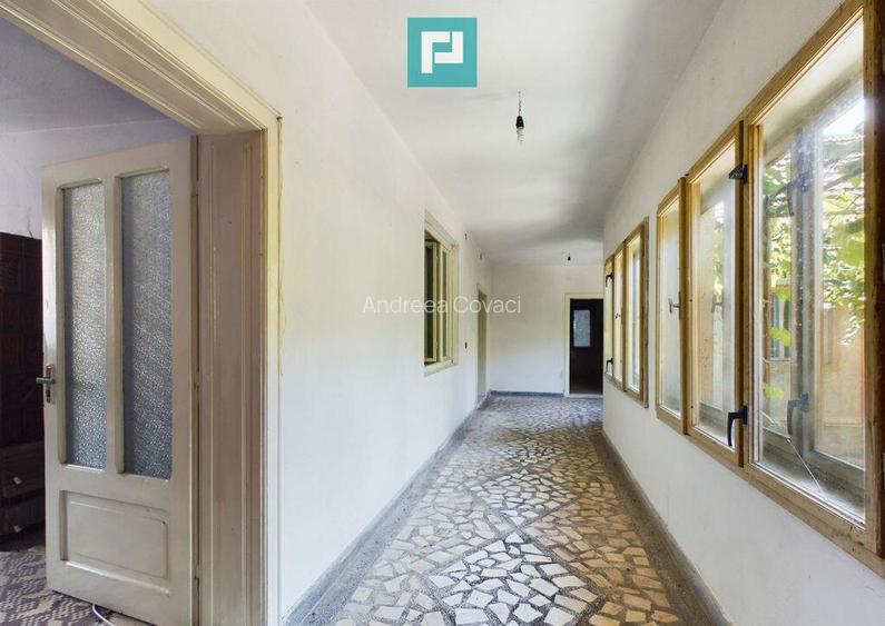 Casa cu 8 Camere in Salajeni