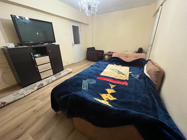 Vând apartament 2 camere mobilat  - 1