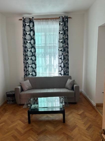 Apartament cu 2 camere nedecomandat, mobilat în Central