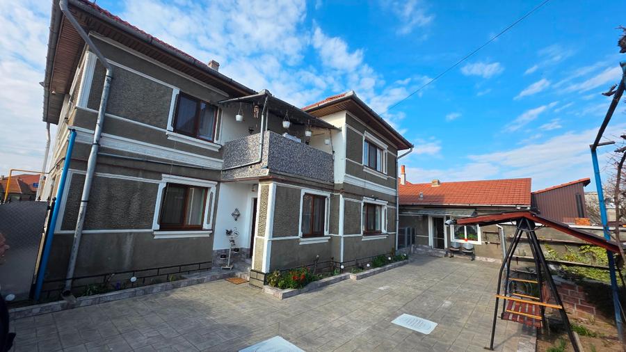 Casă de vânzare  - 14