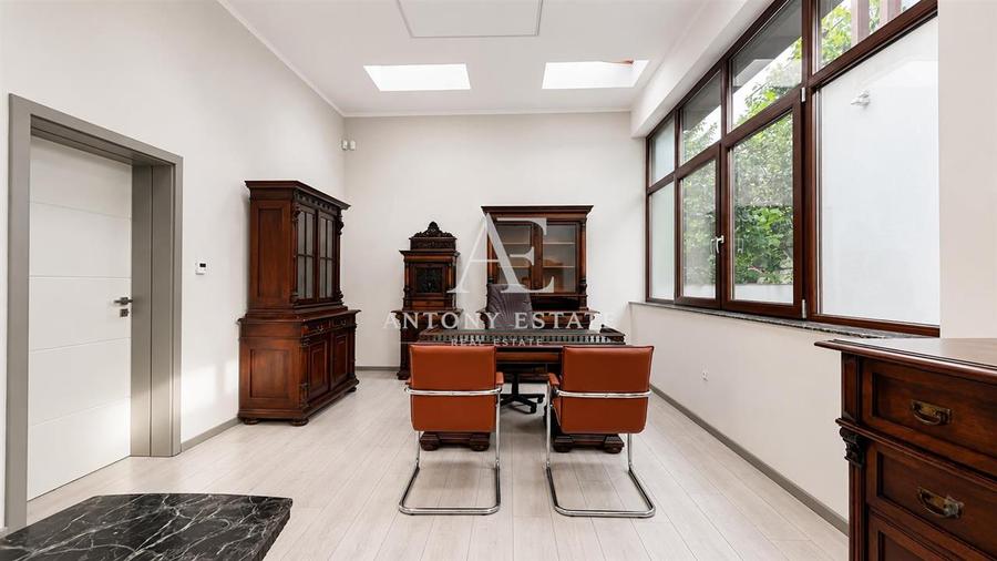 Spațiu comercial, de 560 mp, în Central