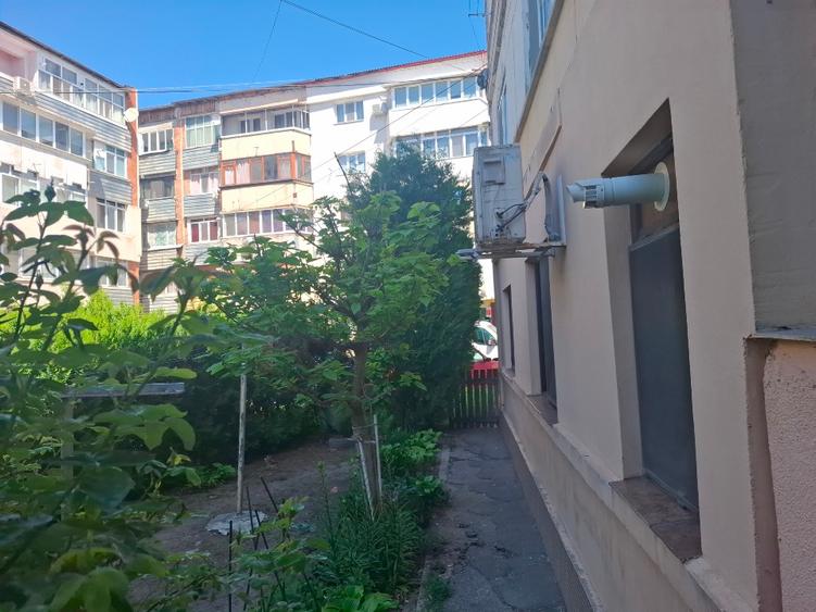 Vând apartament 2 camere - 1