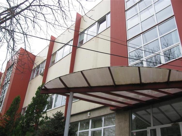 Vanzare cladire de  birouri in zona linistita - 2