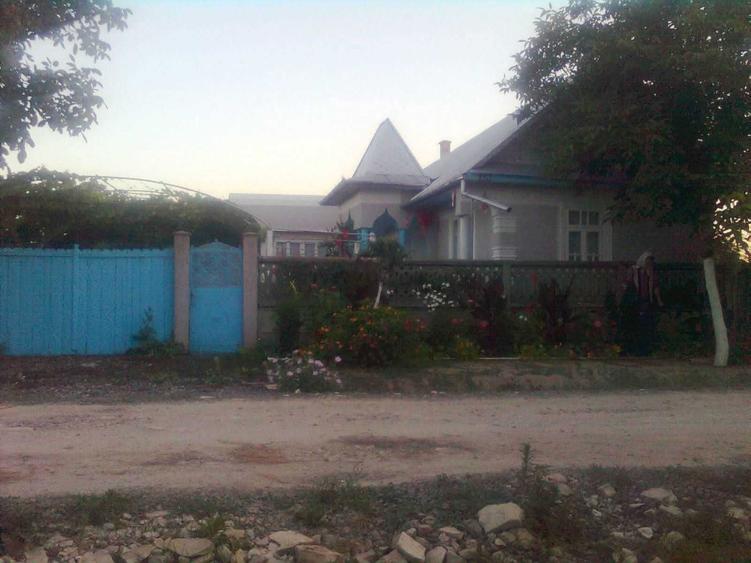 Casă cu 4 camere cu Teren 1853 Mp în Sarichioi
