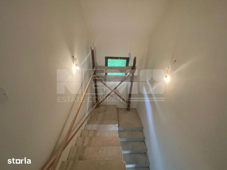 Casă cu 9 camere cu Teren 631 Mp în Burla