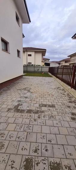 Casă individuală cu 5 camere cu Canalizare în Dezmir