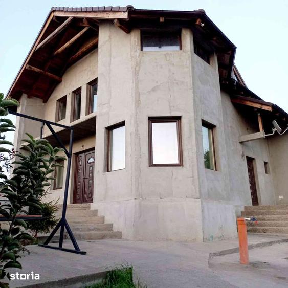 Casa cu mansarda ?i garaj in zona rurala - 1