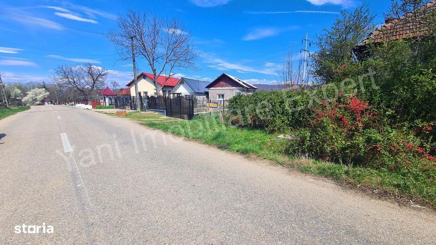 Teren de 3595 mp, în Merișani
