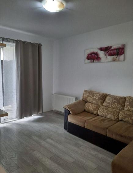 Apartament cu 3 camere decomandat în Florești