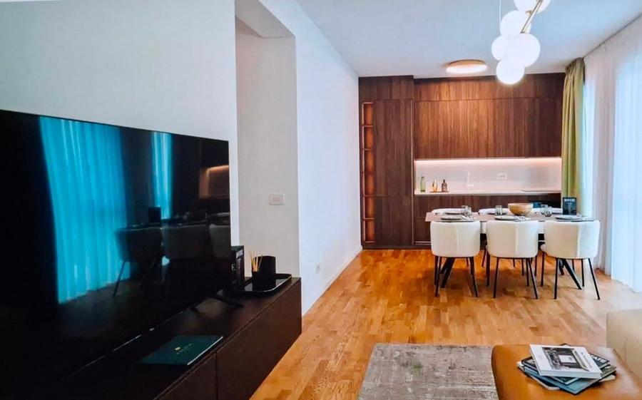 Apartament cu 3 camere semidecomandat în Circumvalațiunii