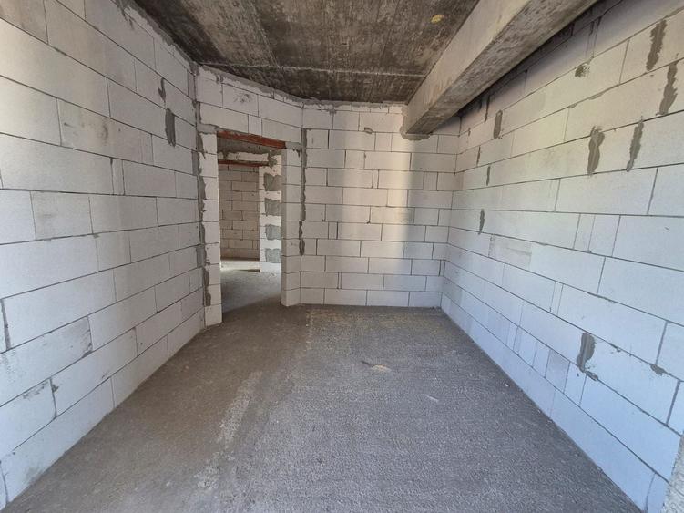 Apartament cu 2 camere decomandat în Kamsas