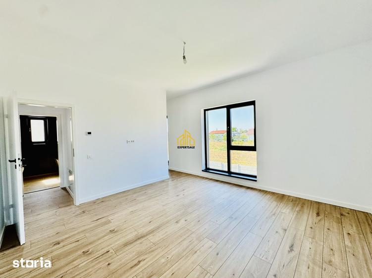 Casă cu 4 camere cu Teren 425 Mp în Domnești