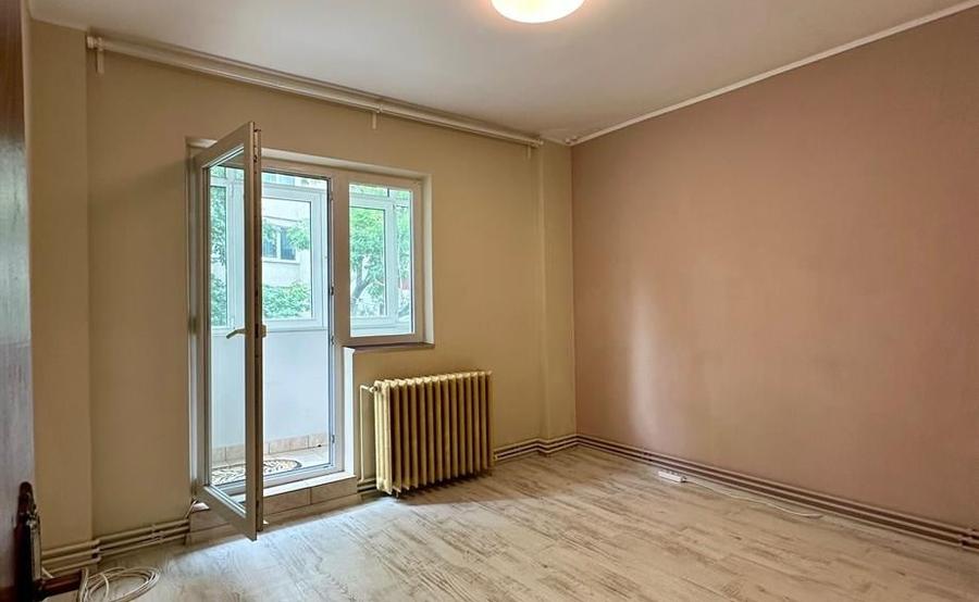 Apartament cu 4 camere decomandat în Apărătorii Patriei