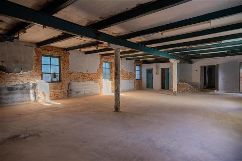 Spațiu industrial, de 908 mp, în Central