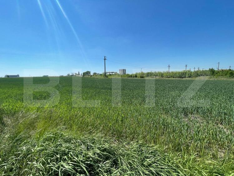 Teren intravilan 25.000 mp, front 300 mp , zona industriala Qfort - 3