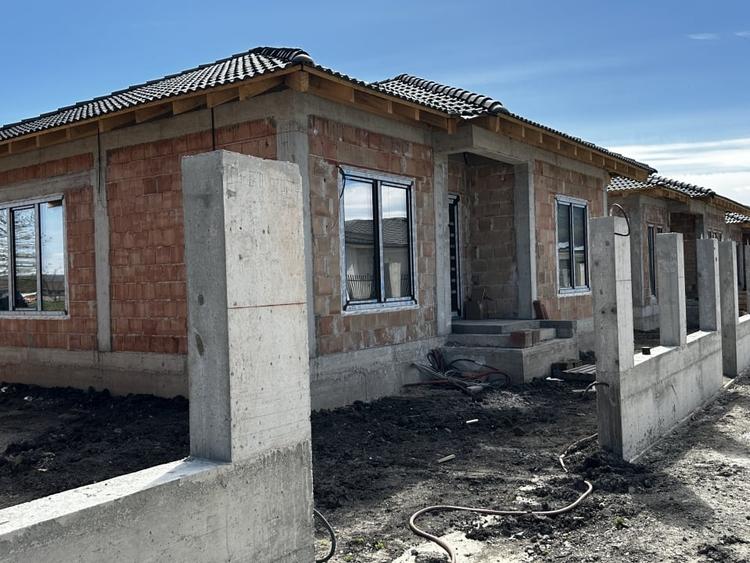 Vanzare Casa Noua 4 camere 2 Bai Terasa S.util 100 mp. Teren 425 mp. Finisata - 2