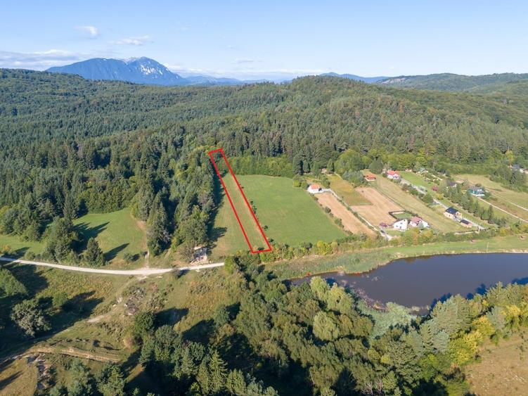 Teren intravilan 3300mp- Vulcan Brasov langa Lac si padure - zona turistica - 3