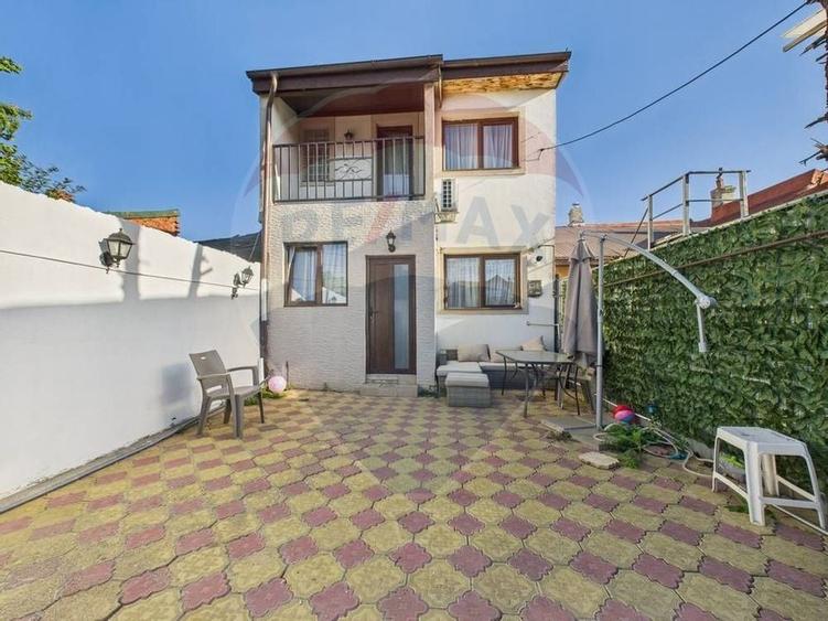 Casa / Vila cu 3 camere de vanzare in zona Andronache - 1