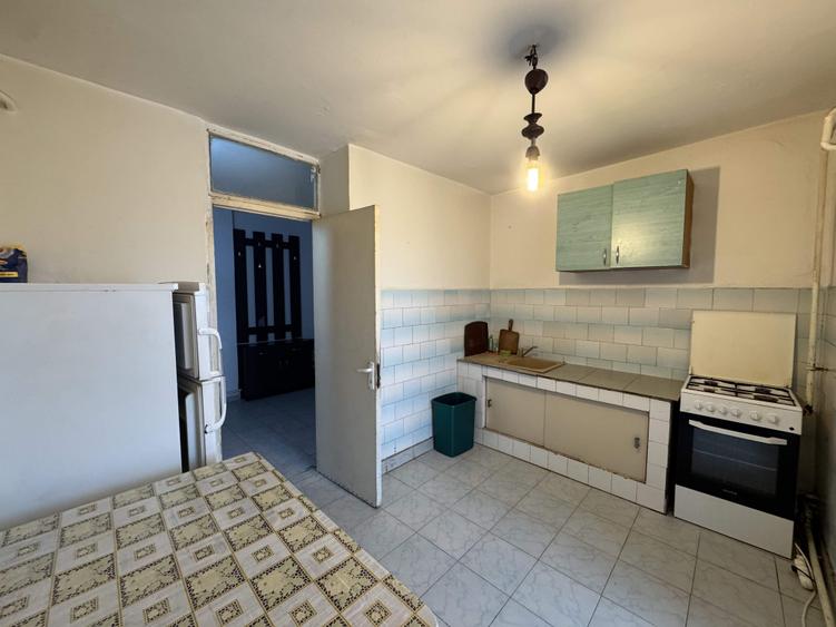 3 cam, 74 mp. decomandat, fara imbunatatiri, et.4, acoperis, Cuza Voda - 4