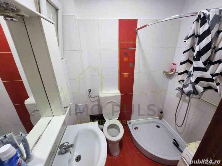 Vand casa 2 camere cu gradina, curte comuna, zona Fratelia - 6