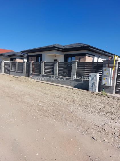 Casa individuala,la 4-5 minute de mers,pana in bulevard.