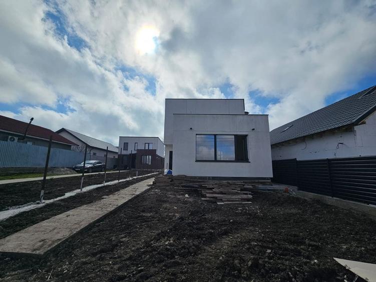 Casă de vânzare în Valu lui Traian – spațiul ideal pentru familia ta - 1