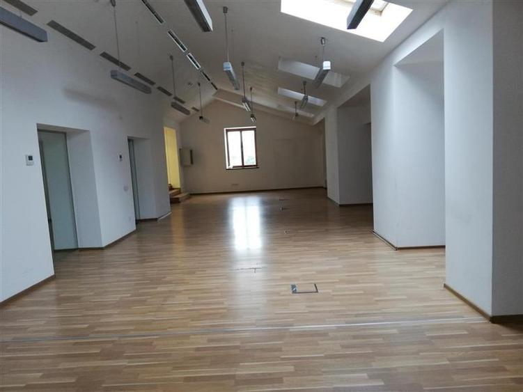 Cladire de birouri si teren de vanzare - 11