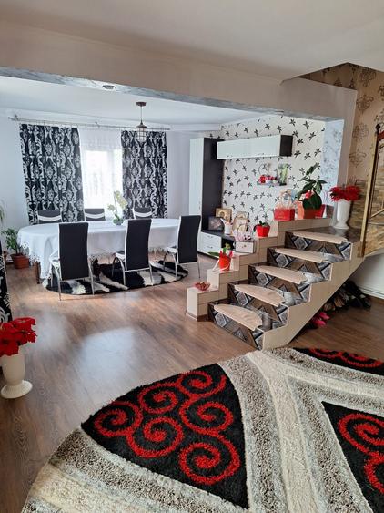 FARA COMISION CASA ELEGANTA 6 camere 3 bai 2 bucatarii garaj curte merita vazut - 7