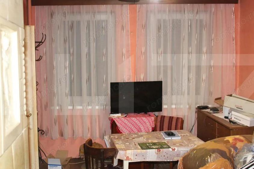 Casa tradi?ionala cu curte generoasa, in centrul localita?ii Valcele - 1