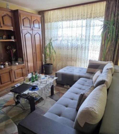 Apartament de vanzare, cu 4 camere, 4 balcoane, 75 mp, zona - 3