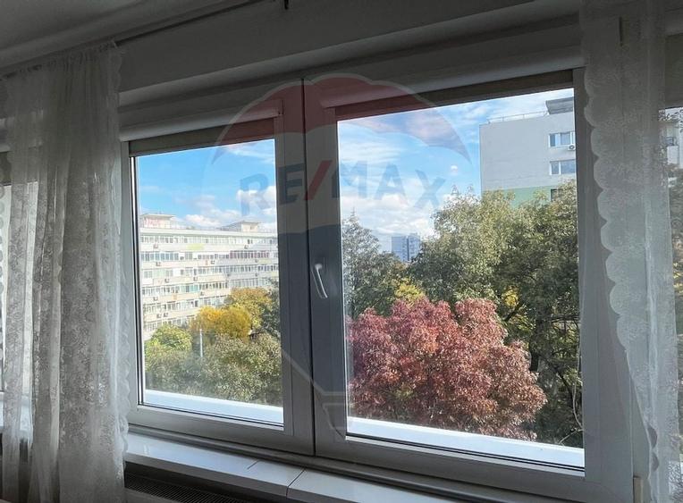 Vanzare apartament spatios,  3 camere - Metrou 1Mai - 26