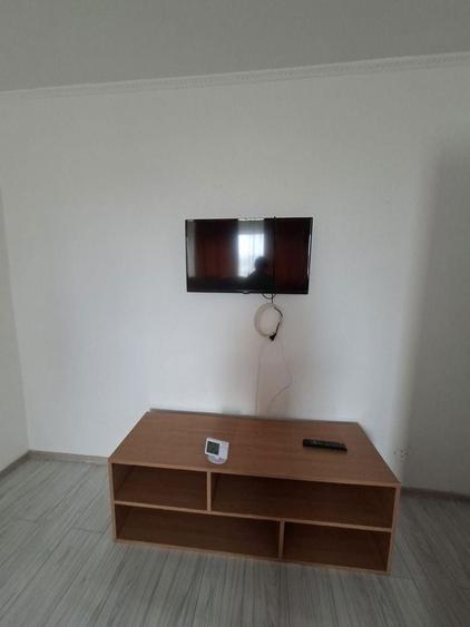 Proprietar inchiriez apartament Craiovita noua zona parculet Orizont - 1