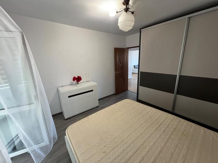 Apartament cu 3 camere decomandat, mobilat în Arcu