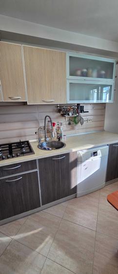 Apartament cu 4 camere decomandat în Runcu