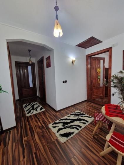 Complex Turistic - 900 mp utili -  teren 3000 mp - Piscina - zona turistica - 22