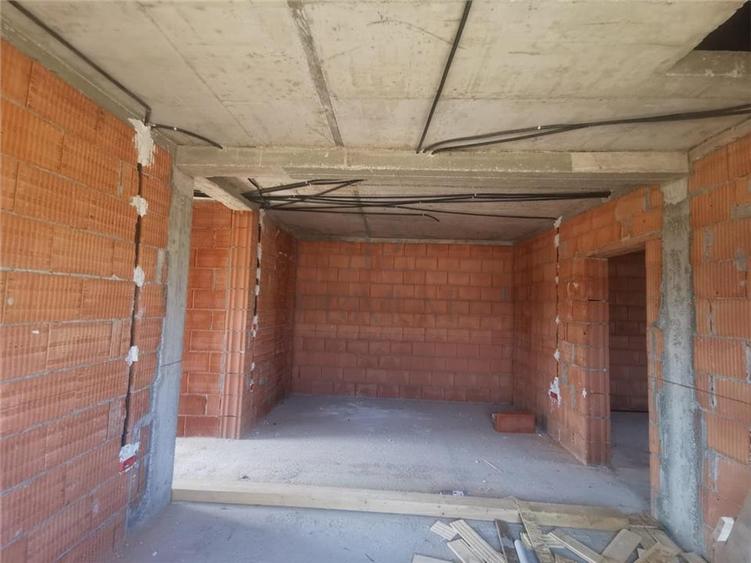 Duplex in constructie - bucatarie inchisa - zona foarte buna - toate utilitatile - 5