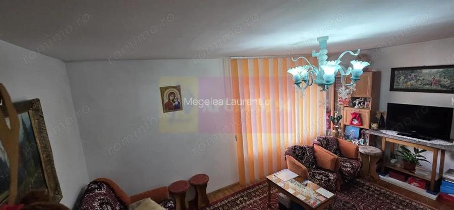 Apartament de vanzare cu 2 camere (cu vad comercial)