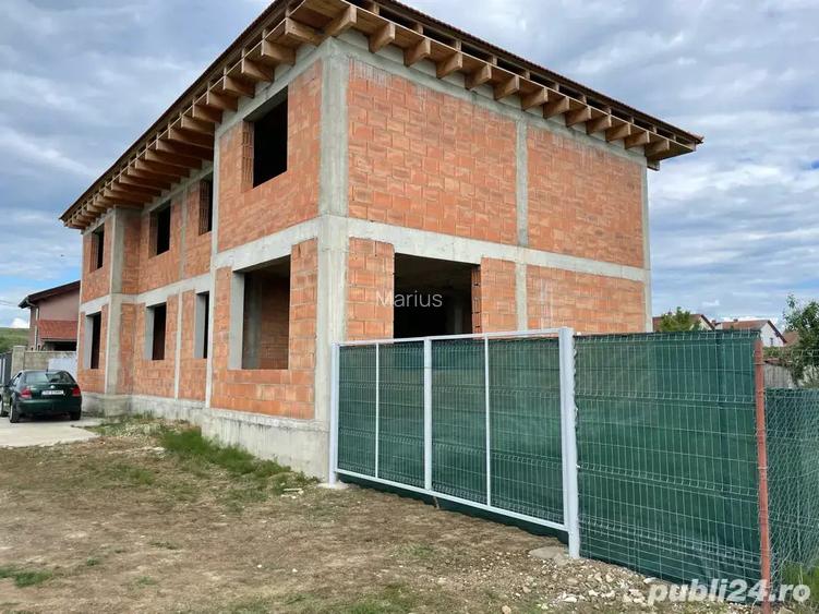 Vand casa tip duplex Vand casa tip duplex